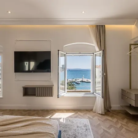 Finest 2 Apartment Split