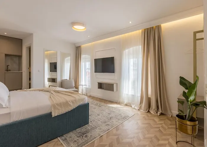 Finest 2 Apartment Split