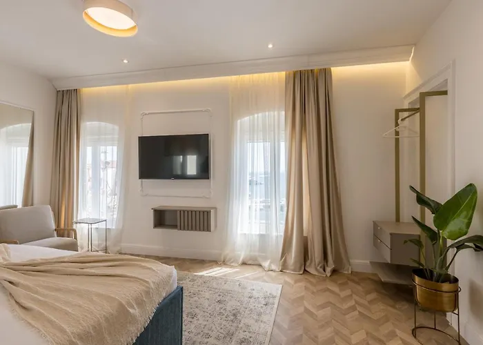 Finest 2 Apartment Split