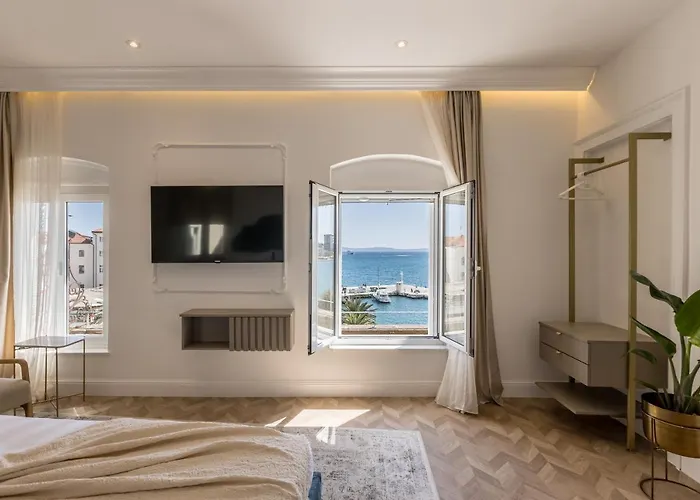 Finest 2 Apartment Split